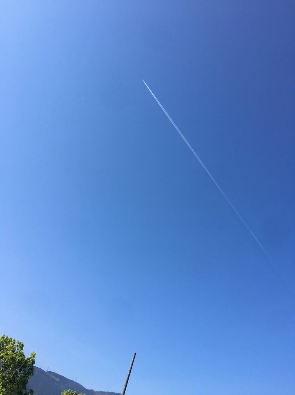 三島総合公園の飛行機雲